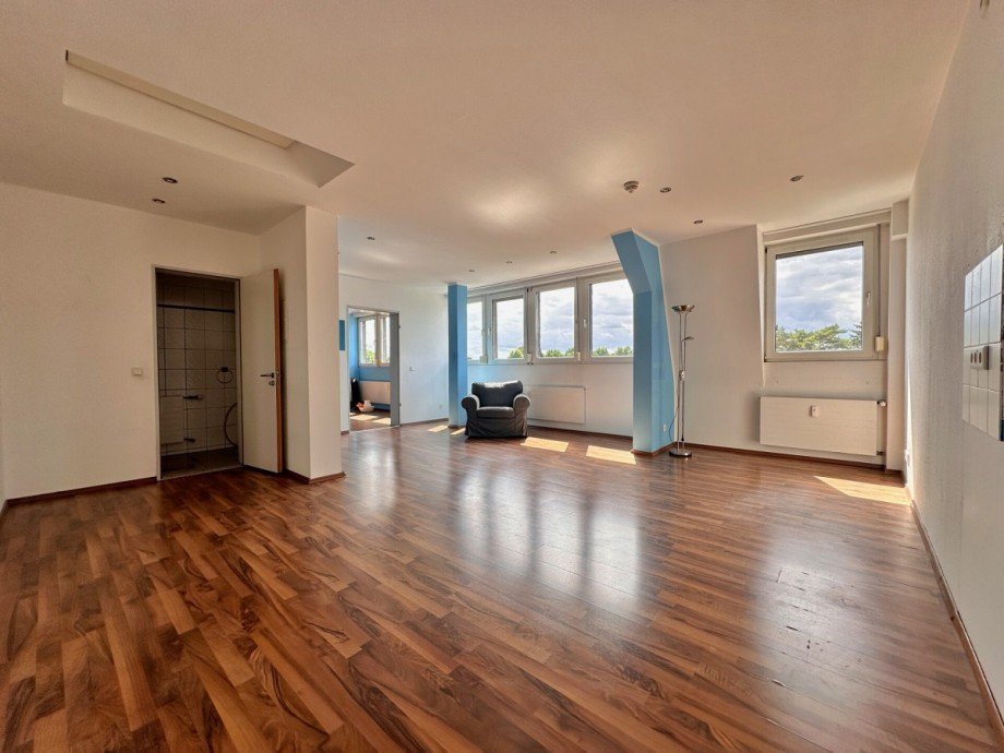 Wohn- und Essbereich, ger�umt Dachgeschosswohnung M�nchengladbach
