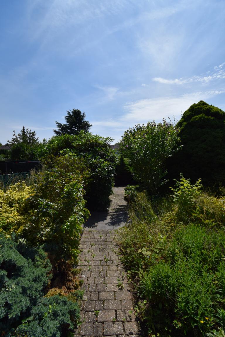 Weg zum Freisitz und Gartenhaus Reihenmittelhaus M�nchengladbach