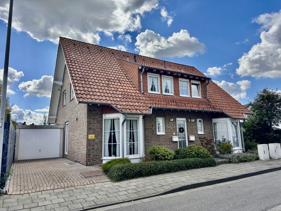 Hausfront Doppelhaush�lfte M�nchengladbach