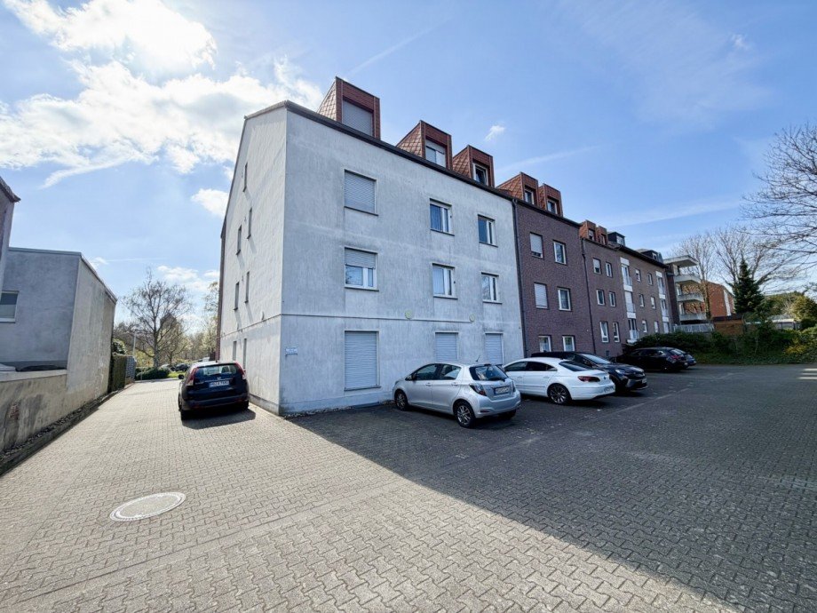 PKW Stellplatz hinter dem Haus Etagenwohnung M�nchengladbach