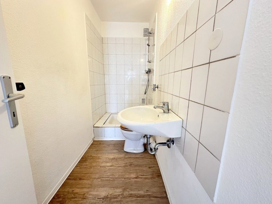35. 2. OG links Bad Mehrfamilienhaus M�nchengladbach