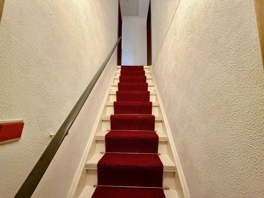 Treppe ins Obergeschoss Doppelhaush�lfte M�nchengladbach