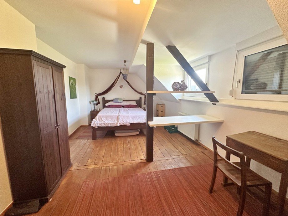 Schlafzimmer mit Gaube 2. OG Reihenmittelhaus M�nchengladbach
