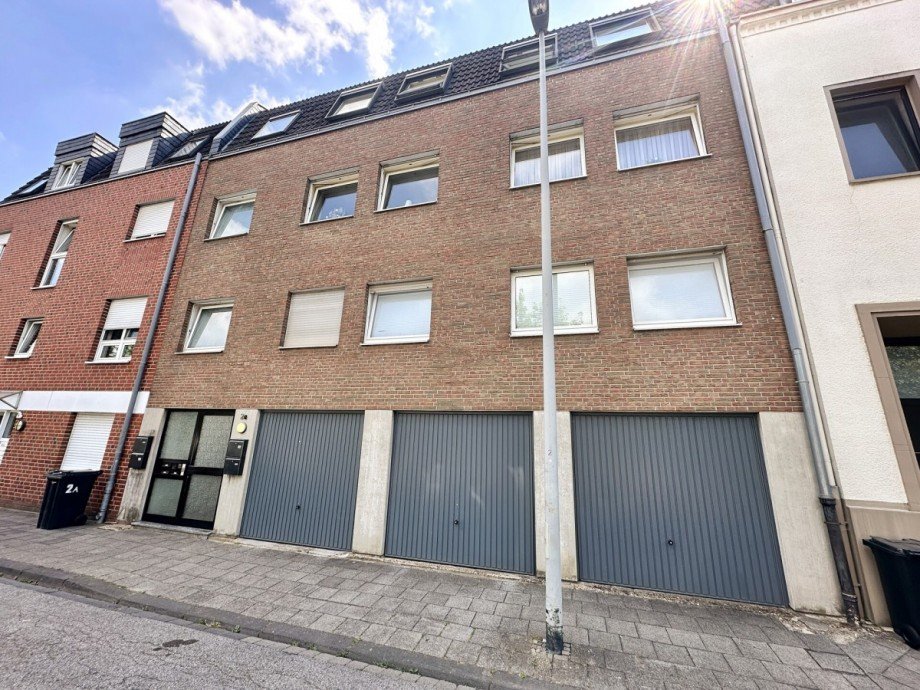 Hausfront Dachgeschosswohnung M�nchengladbach