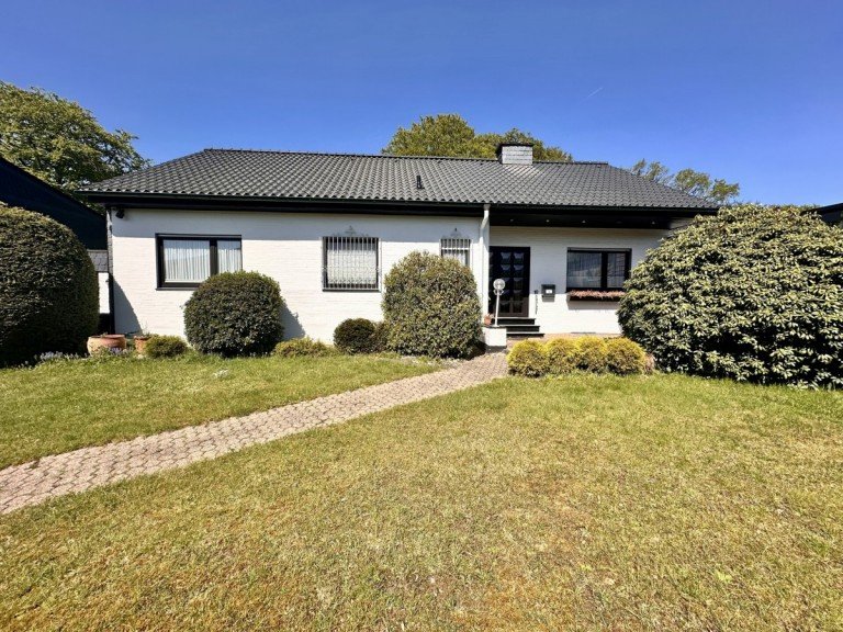 Frontansicht Wegberg Bungalow ***freistehender Bungalow mit weitl�ufigem Sonnengrundst�ck in Wegberg***