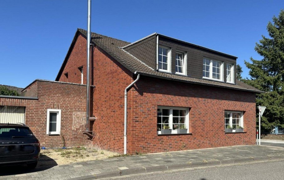 Stra�enansicht Einfamilienhaus M�nchengladbach