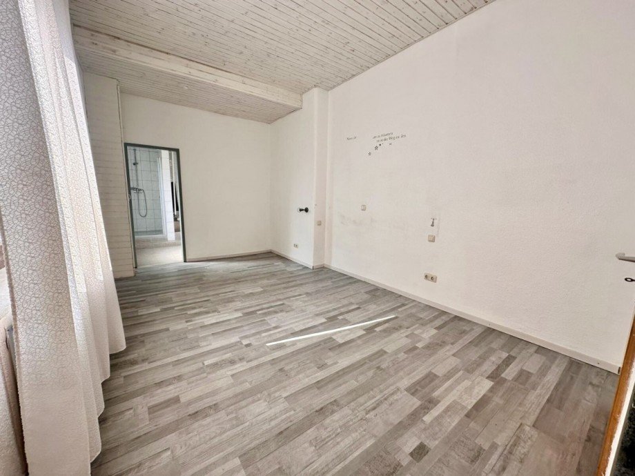 Schlafzimmer 1. OG Mehrfamilienhaus M�nchengladbach