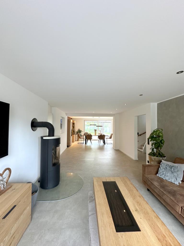 Blick vom Wohnzimmer ins Esszimmer Einfamilienhaus M�nchengladbach