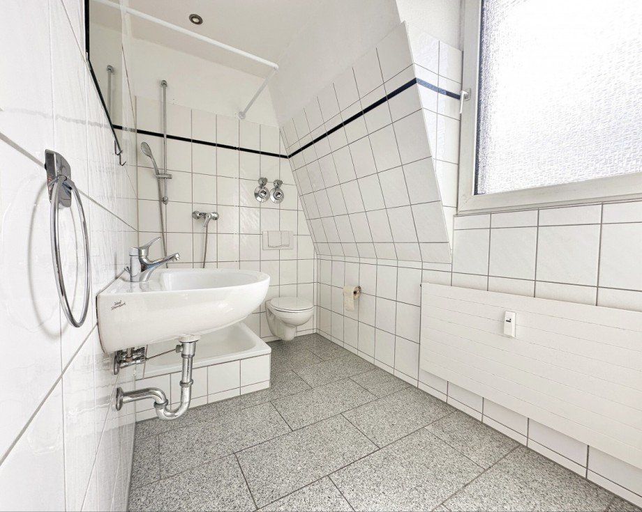 Bad, ger�umt Dachgeschosswohnung M�nchengladbach