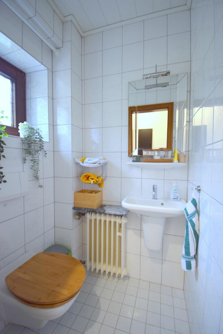 G�ste-WC mit Fenster Reihenmittelhaus M�nchengladbach