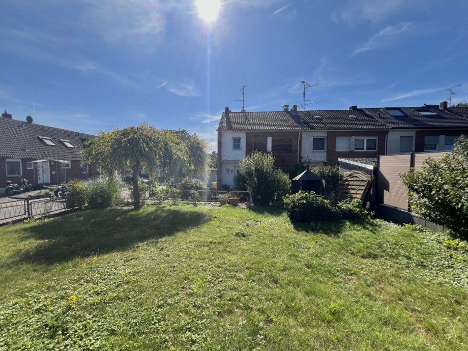 Gro�es Eckgrundst�ck Reihenendhaus J�chen