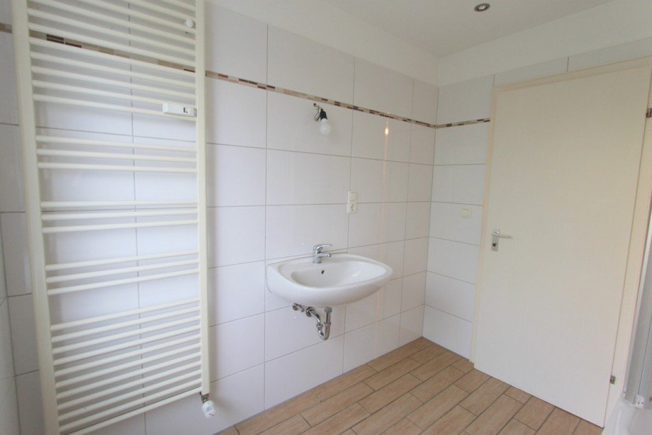 Bad mit Dusch-/Wanne Erdgeschosswohnung M�nchengladbach