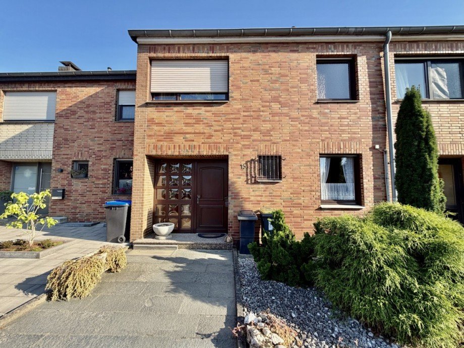 Vorderansicht Reihenmittelhaus M�nchengladbach