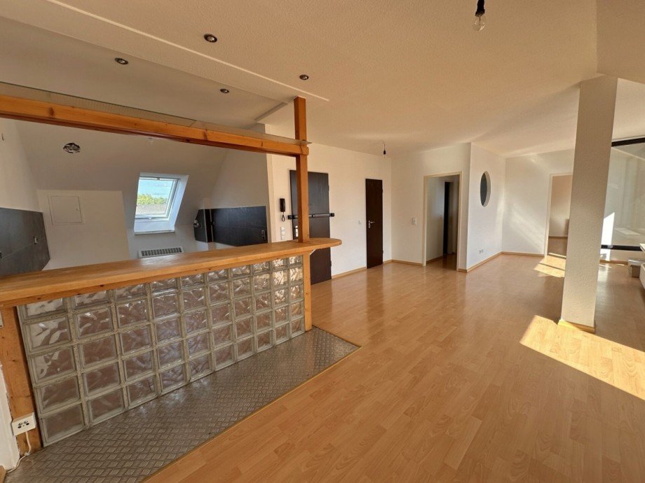 Wohnraum Dachgeschosswohnung M�nchengladbach