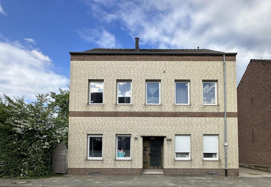 Frontansicht Mehrfamilienhaus Viersen