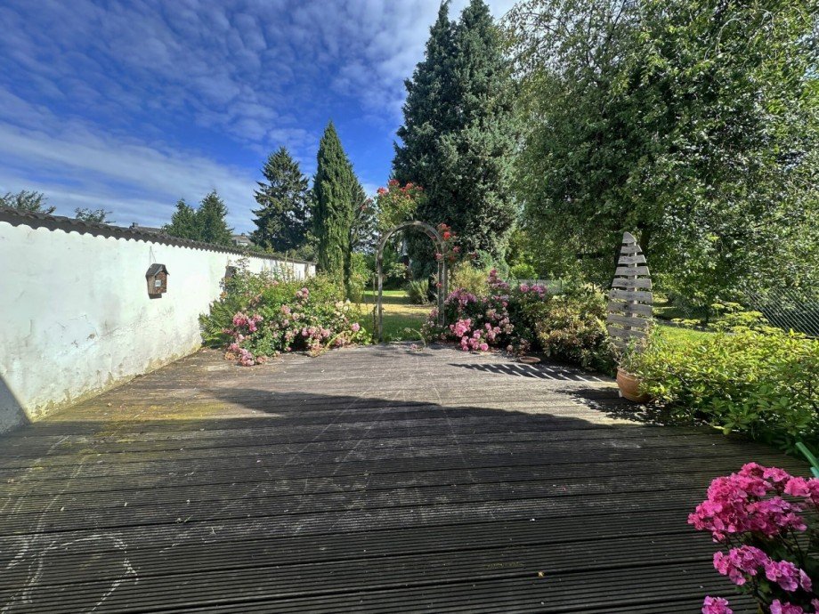 Ausblick von Bungalow Terrasse auf Garten Stadthaus J�chen