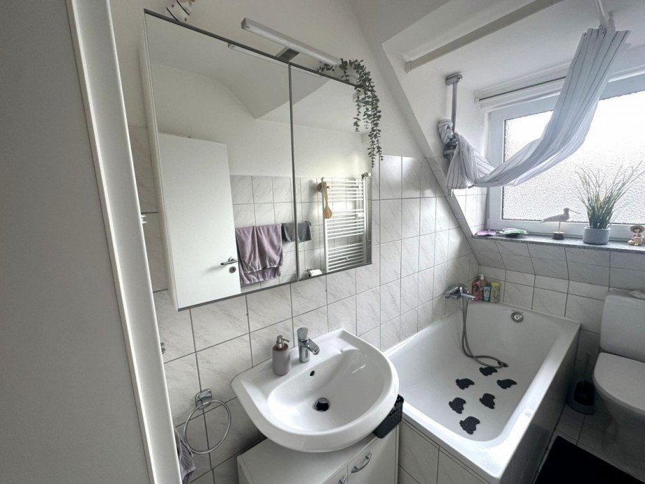 939-5-5-BAD_4200 Dachgeschosswohnung M�nchengladbach