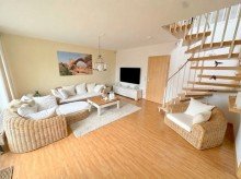 Wohnzimmer Gepflegte Maisonette Wohnung mit 2 PKW-Stellpl�tzen & gro�er Sonnenterrasse in Kleinenbroich!