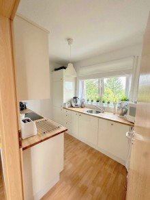 K�che Gepflegte Maisonette Wohnung mit 2 PKW-Stellpl�tzen & gro�er Sonnenterrasse in Kleinenbroich!