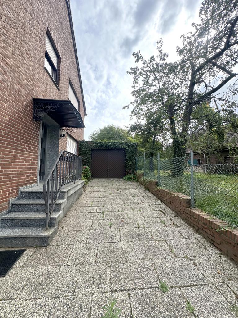 Zufahrt Garage Doppelhaush�lfte M�nchengladbach