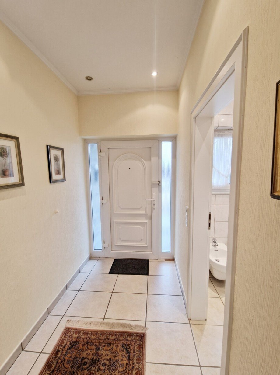 Hauseingang von Diele aus Bungalow M�nchengladbach