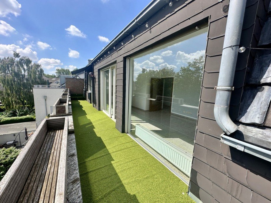 gro�er Balkon Dachgeschosswohnung M�nchengladbach