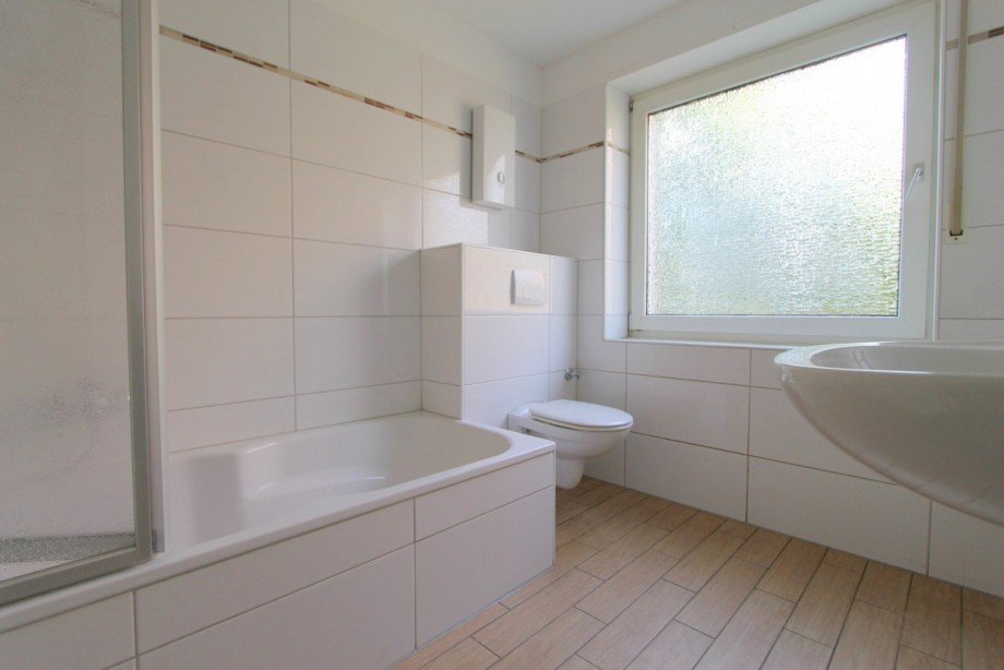 Bad mit Dusch-/Wanne Erdgeschosswohnung M�nchengladbach