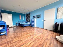 ger�umiges Schlafzimmer *Selber einziehen oder vermieten-helle Wohnung mit Aufzug im historischen Gem�uer in Rheindahlen*