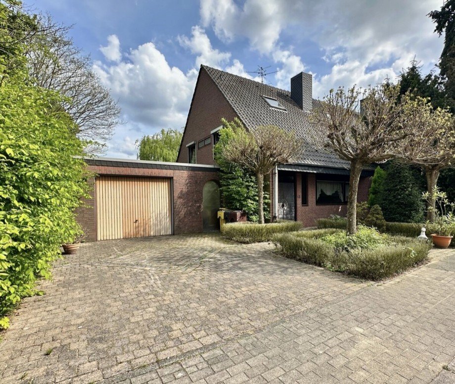 Einfahrt/ Garage Einfamilienhaus Viersen