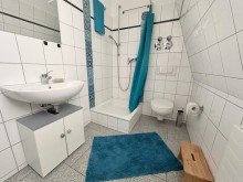 Badezimmer *Selber einziehen oder vermieten-helle Wohnung mit Aufzug im historischen Gem�uer in Rheindahlen*