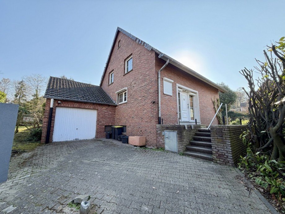 Au�enansicht Innenhof Einfamilienhaus Wassenberg